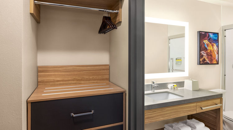 Candlewood Suites Mission East Room