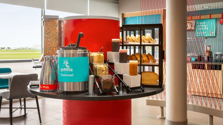 Candlewood Suites Mission East Restaurant