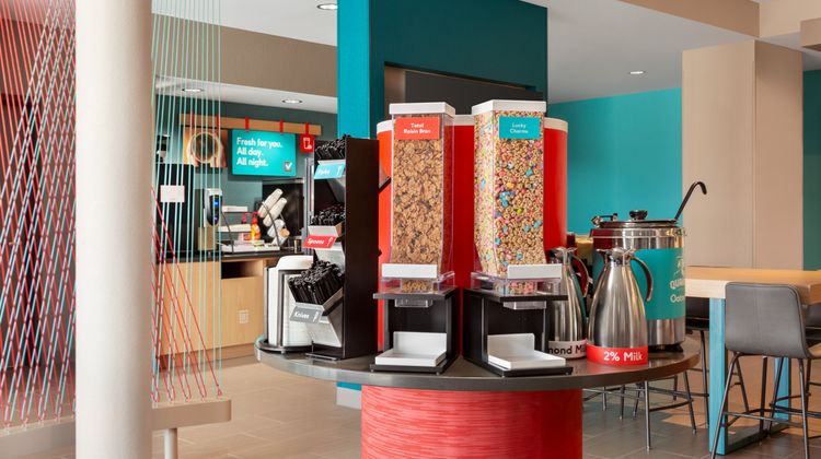 Candlewood Suites Mission East Restaurant
