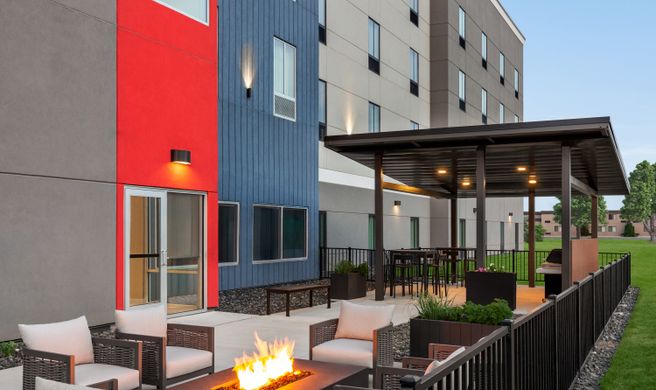 Candlewood Suites Mission East Exterior