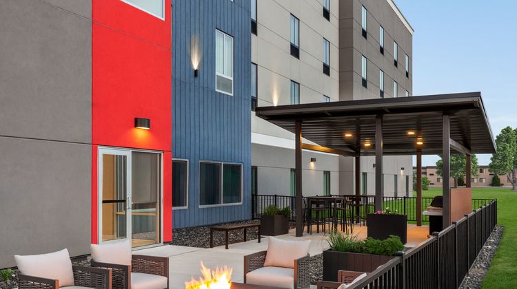 Candlewood Suites Mission East Exterior