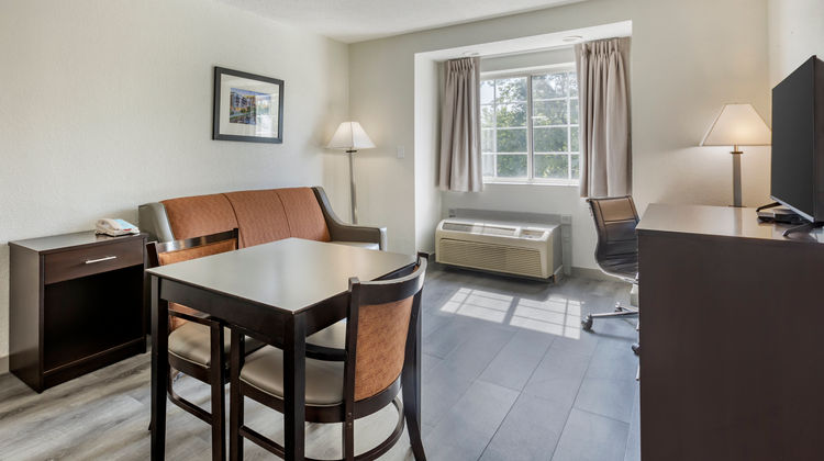 Garner Hotel Greenville East Suite