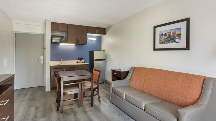 Garner Hotel Greenville East Suite