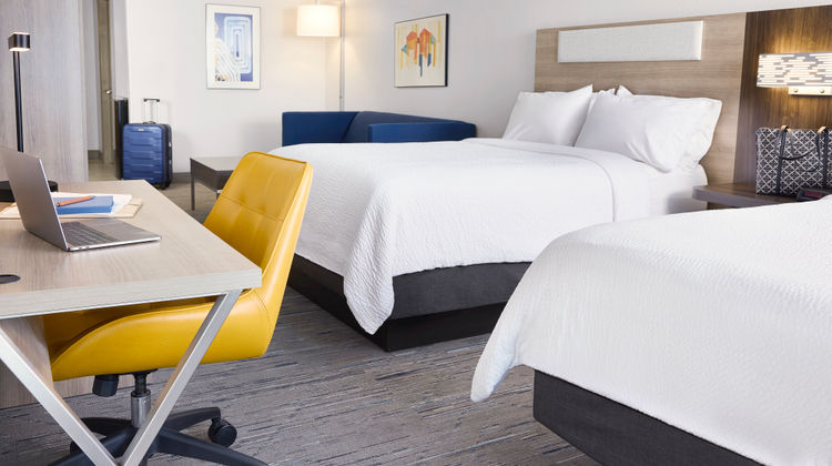 Holiday Inn Exp Suites Univ Area Room