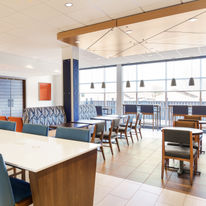 Holiday Inn Exp Suites Univ Area