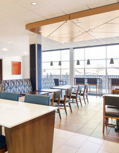 Holiday Inn Exp Suites Univ Area