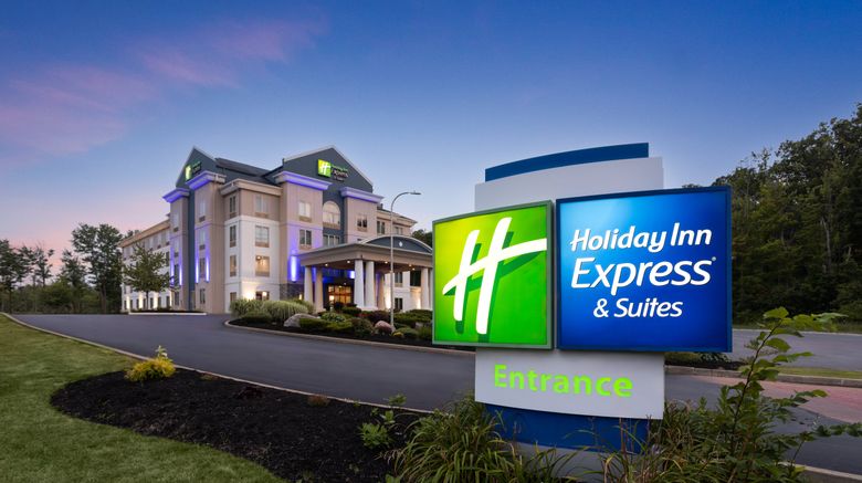 Holiday Inn Express Hotel  and  Suites Exterior. Images powered by <a href="https://www.leonardoworldwide.com" target="_blank" rel="noopener">Leonardo</a>.