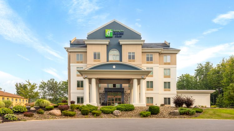 Holiday Inn Express Hotel & Suites Exterior