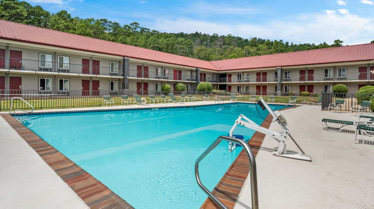 Red Roof Inn Hot Springs Pool