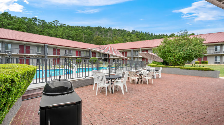 <b>Red Roof Inn Hot Springs Pool</b>. Images powered by <a href="https://www.leonardoworldwide.com/" title="Leonardo Worldwide" target="_blank">Leonardo</a>.