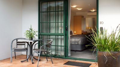 Greenlane Manor Motel