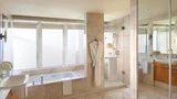 <b>Ritz-Carlton Dubai Intl Finance Center Room</b>. Images powered by <a href="https://www.leonardoworldwide.com/" title="Leonardo Worldwide" target="_blank">Leonardo</a>.