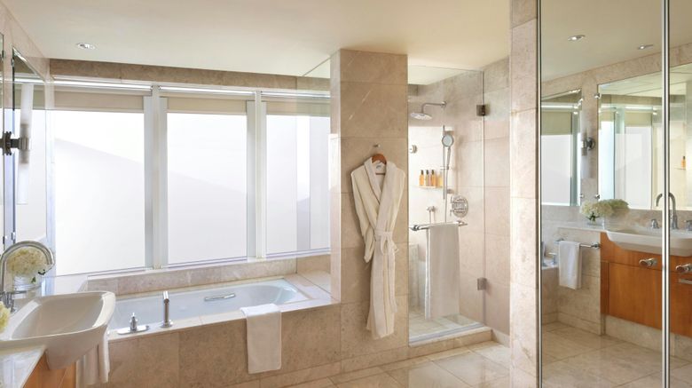 <b>Ritz-Carlton Dubai Intl Finance Center Room</b>. Images powered by <a href="https://www.leonardoworldwide.com/" title="Leonardo Worldwide" target="_blank">Leonardo</a>.