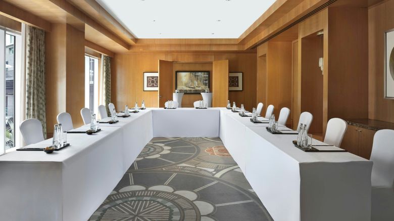 <b>Ritz-Carlton Dubai Intl Finance Center Meeting</b>. Images powered by <a href="https://www.leonardoworldwide.com/" title="Leonardo Worldwide" target="_blank">Leonardo</a>.