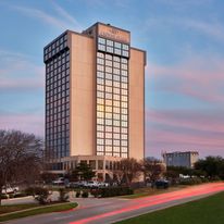 Crowne Plaza Dallas Market Center