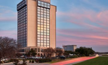 Crowne Plaza Dallas Market Center
