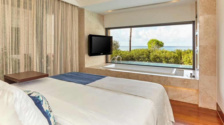 <b>The Romanos, a Luxury Collection Resort Suite</b>. Images powered by <a href="https://www.leonardoworldwide.com/" title="Leonardo Worldwide" target="_blank">Leonardo</a>.