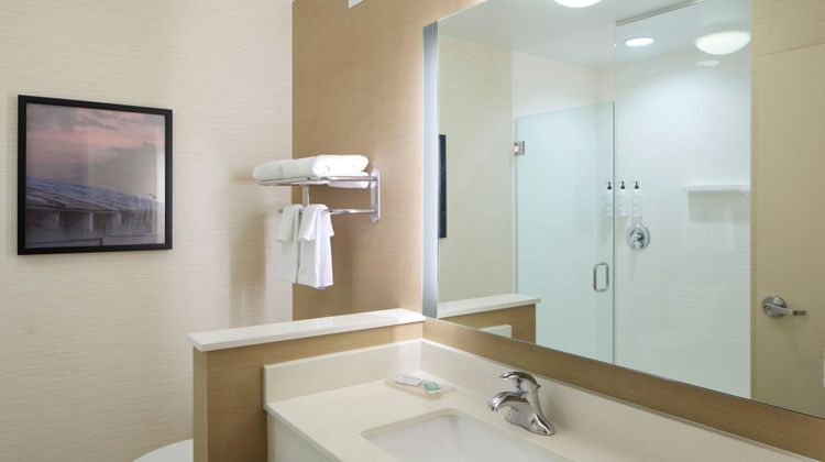 Fairfield Inn/Suites Geneva Finger Lakes Room