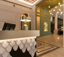 Eugenia de Montijo, Autograph Collection Lobby