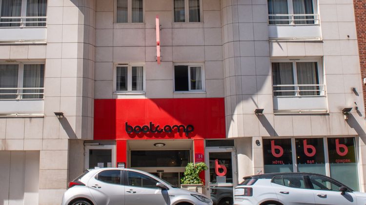 Hotel BootCamp Exterior