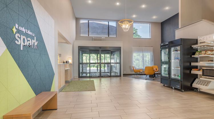 Spark by Hilton La Crosse Onalaska Lobby