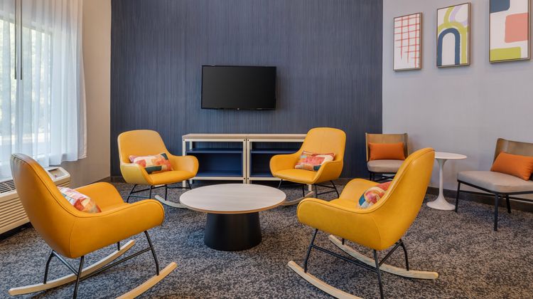 Spark by Hilton La Crosse Onalaska Lobby