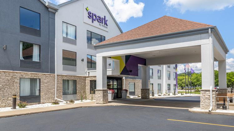 Spark by Hilton La Crosse Onalaska Exterior