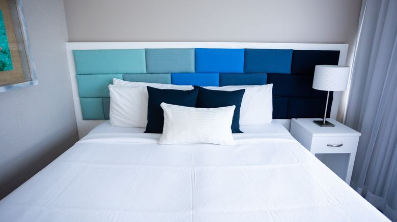<b>The Wave Hotel Room</b>. Images powered by <a href="https://www.leonardoworldwide.com/" title="Leonardo Worldwide" target="_blank">Leonardo</a>.