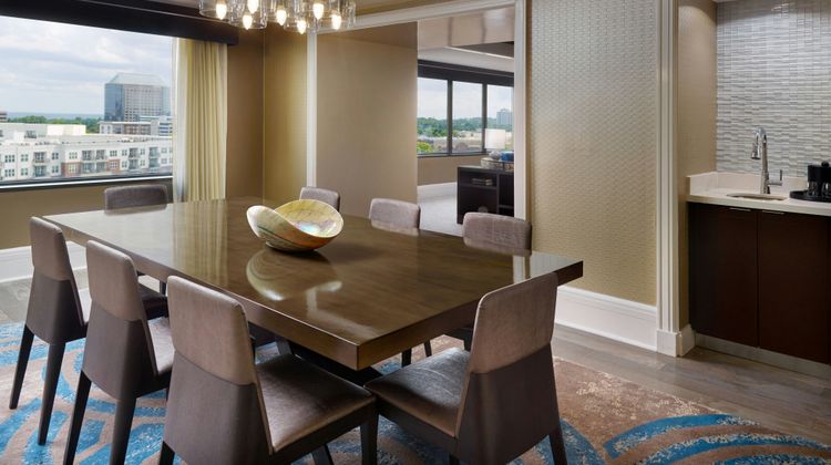 Renaissance Atlanta Waverly Hotel Suite