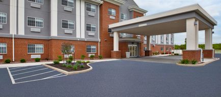 Holiday Inn Express Defiance Exterior