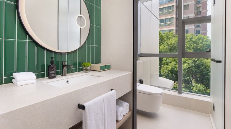 <b>EVEN Hotel West Lake Room</b>. Images powered by <a href="https://www.leonardoworldwide.com/" title="Leonardo Worldwide" target="_blank">Leonardo</a>.