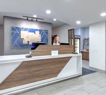 Holiday Inn Express & Suites Granbury Exterior