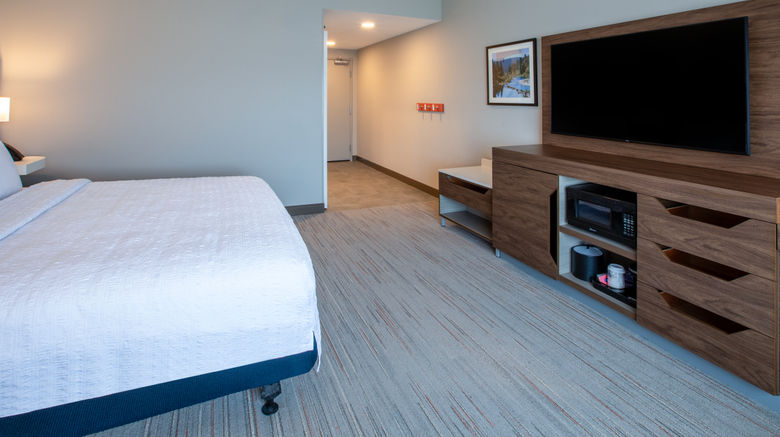 <b>Hampton inn and Suites La Grand Room</b>. Images powered by <a href="https://www.leonardoworldwide.com/" title="Leonardo Worldwide" target="_blank">Leonardo</a>.