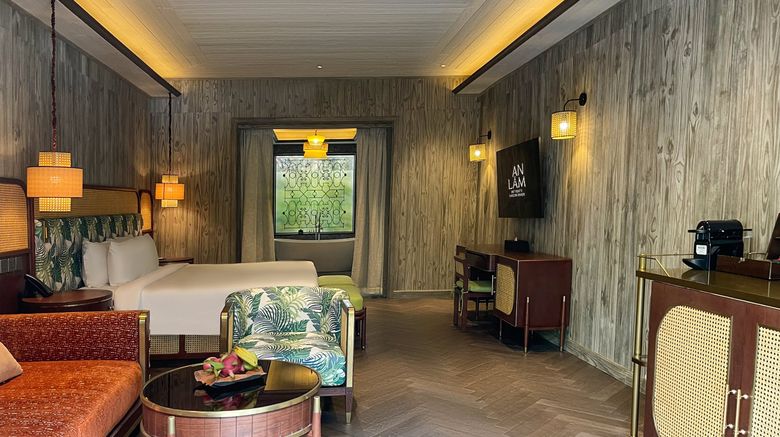 <b>An Lam Retreats Saigon River Room</b>. Images powered by <a href="https://www.leonardoworldwide.com/" title="Leonardo Worldwide" target="_blank">Leonardo</a>.