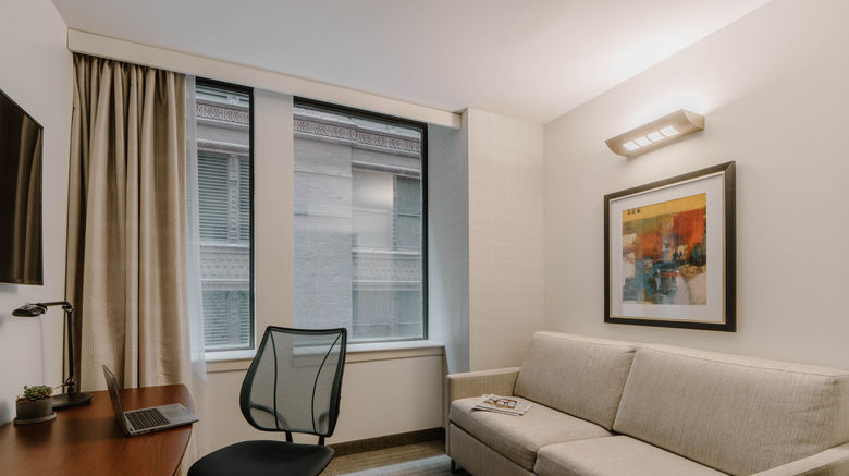 <b>Club Quarters Hotel, Central Loop Room</b>. Images powered by <a href="https://www.leonardoworldwide.com/" title="Leonardo Worldwide" target="_blank">Leonardo</a>.