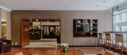Central Loop Hotel Lobby