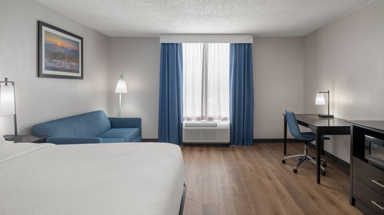Garner Hotel Wytheville East Suite