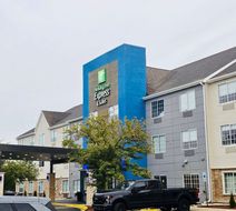 Holiday Inn Express & Suites Matteson Exterior