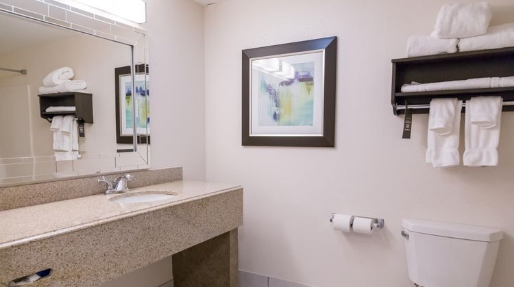 Holiday Inn & Suites Syracuse Airport Room
