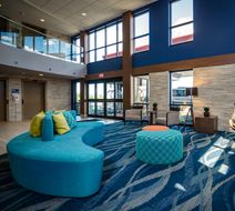 Holiday Inn & Suites Syracuse Airport Exterior