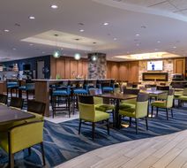 Holiday Inn & Suites Syracuse Airport Exterior