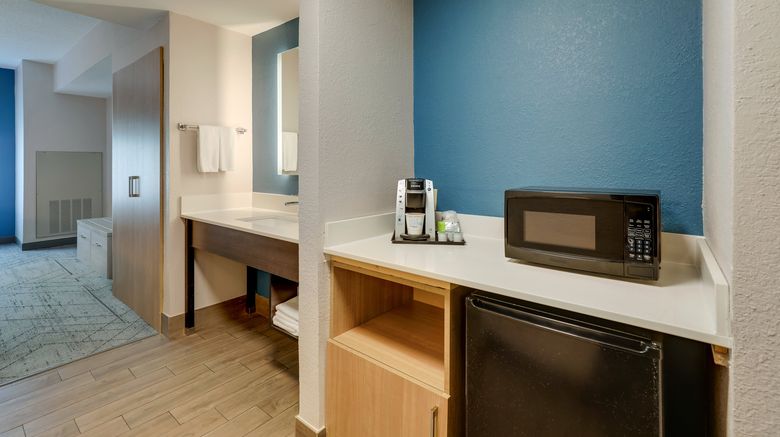 <b>Holiday Inn Express Hotel & Suites Room</b>. Images powered by <a href="https://www.leonardoworldwide.com/" title="Leonardo Worldwide" target="_blank">Leonardo</a>.
