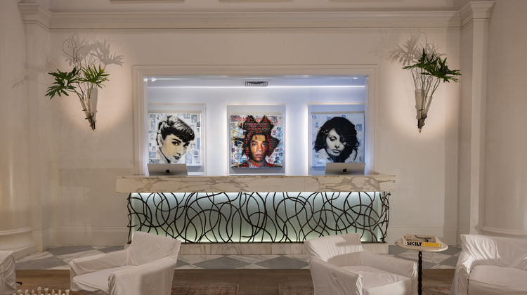 International House Hotel Lobby