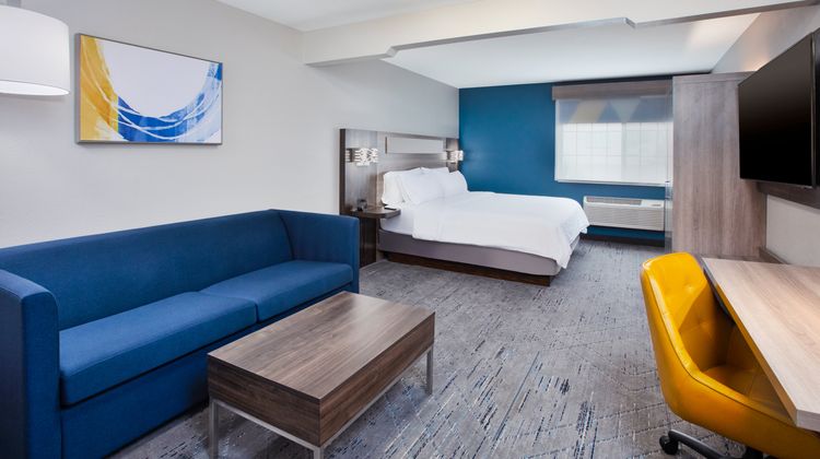 Holiday Inn Express & Suites Wauseon Room