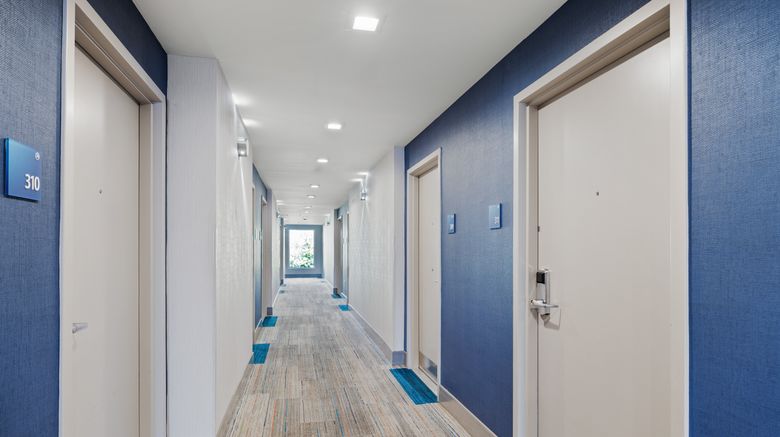 <b>Holiday Inn Express Sunnyvale Lobby</b>. Images powered by <a href="https://www.leonardoworldwide.com/" title="Leonardo Worldwide" target="_blank">Leonardo</a>.