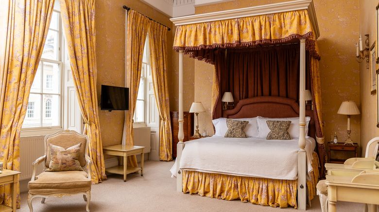 <b>Dukes Hotel Suite</b>. Images powered by <a href="https://www.leonardoworldwide.com/" title="Leonardo Worldwide" target="_blank">Leonardo</a>.