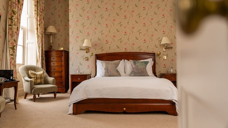 <b>Dukes Hotel Suite</b>. Images powered by <a href="https://www.leonardoworldwide.com/" title="Leonardo Worldwide" target="_blank">Leonardo</a>.