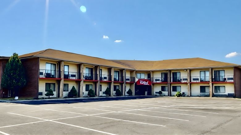 Red Roof Inn  and  Suites Newport Middletown Exterior. Images powered by <a href="https://www.leonardoworldwide.com" target="_blank" rel="noopener">Leonardo</a>.