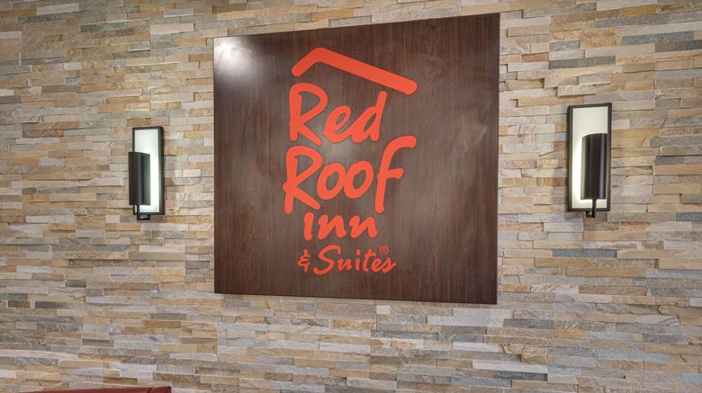<b>Red Roof Inn & Suites Newport Middletown Lobby</b>. Images powered by <a href="https://www.leonardoworldwide.com/" title="Leonardo Worldwide" target="_blank">Leonardo</a>.