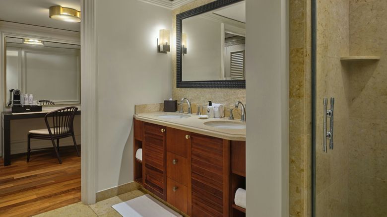 <b>The Ritz-Carlton Maui, Kapalua Room</b>. Images powered by <a href="https://www.leonardoworldwide.com/" title="Leonardo Worldwide" target="_blank">Leonardo</a>.